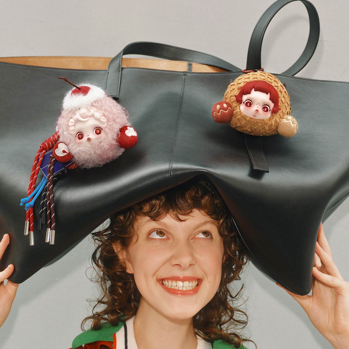 POP MART - SKULLPANDA You Found Me! Pranky Peanut Earphone Bag - KICKOMI