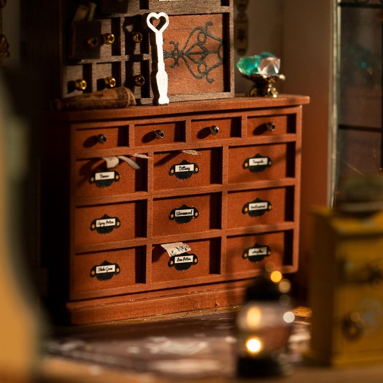 Rolife Kiki’s Magic Emporium
