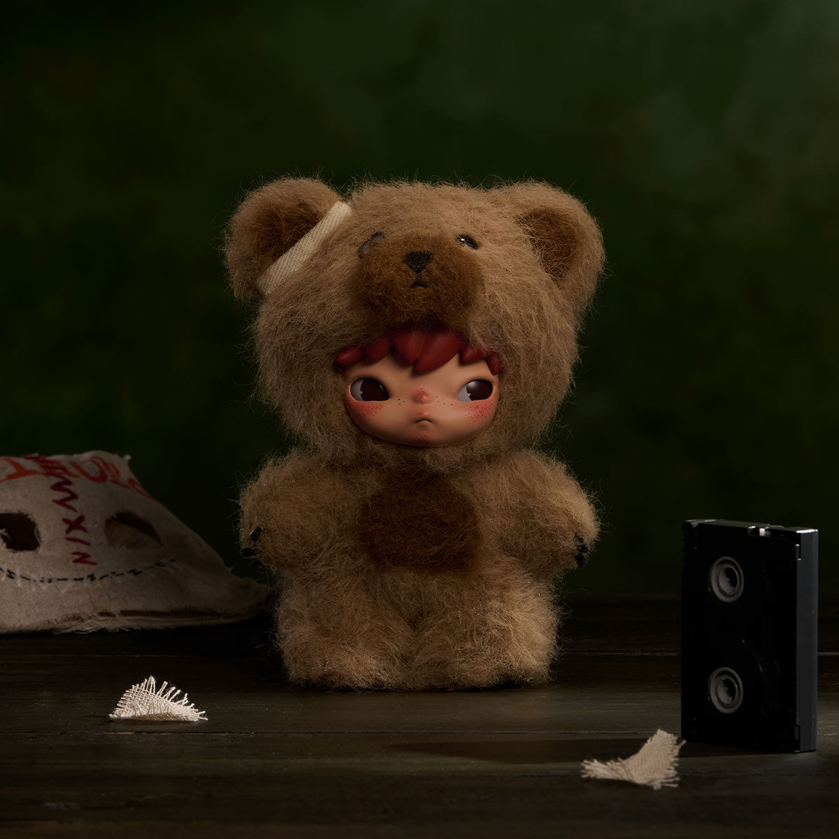 Hirono After Dark Plush Doll Pendant – Masked, pluszowa zawieszka