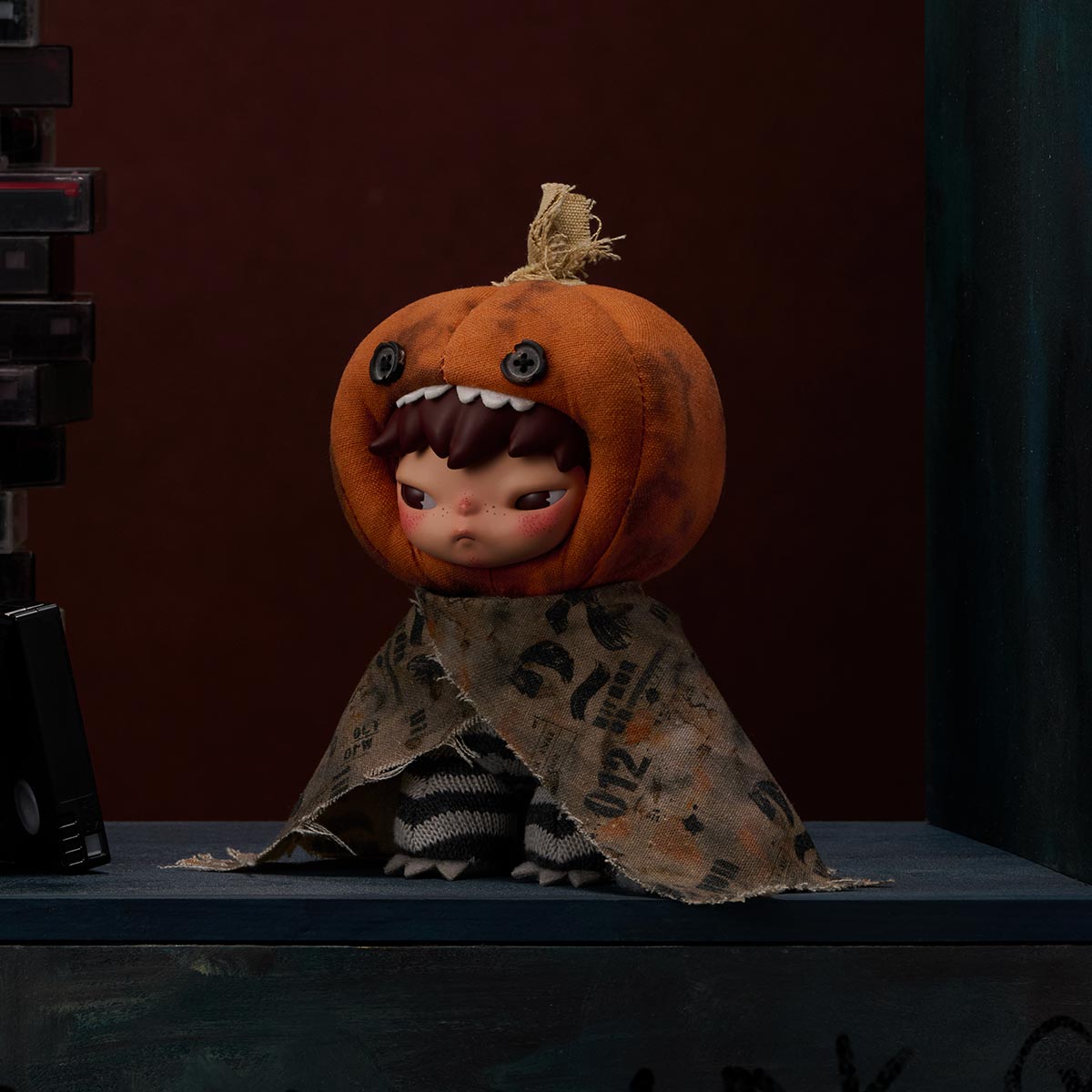 Hirono After Dark Plush Doll Pendant – Hollow, pluszowa zawieszka