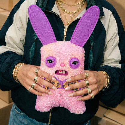 Fuggler Baddies Rabid Rabbit w dłoni – skala