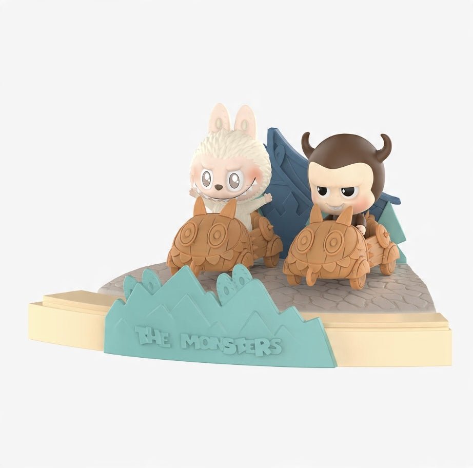 POP MART - Labubu THE MONSTERS Playing Games Series Scene | Blind Box Figurka Kolekcjonerska - KICKOMI