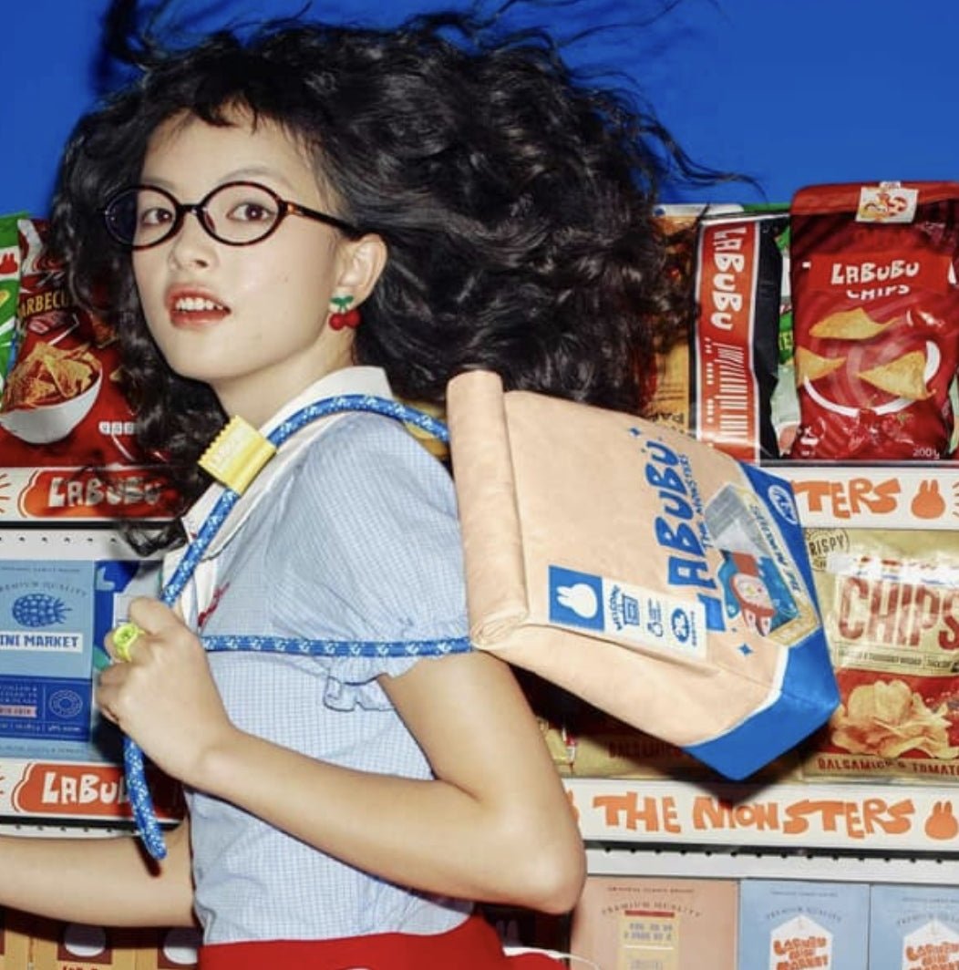 POP MART - Labubu THE MONSTERS Wacky Mart Messenger Bag | Torebka - KICKOMI