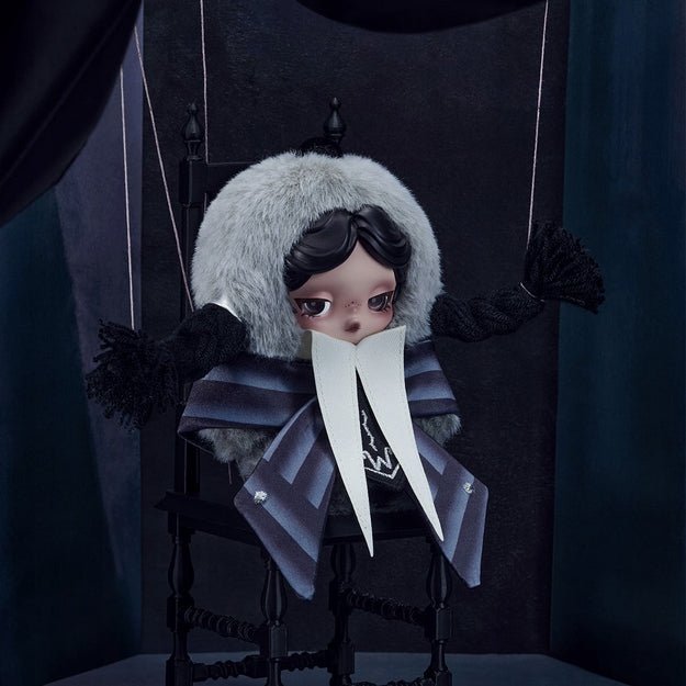 POP MART - SKULLPANDA x WEDNESDAY Nevermore Academy Uniform | Brelok - KICKOMI