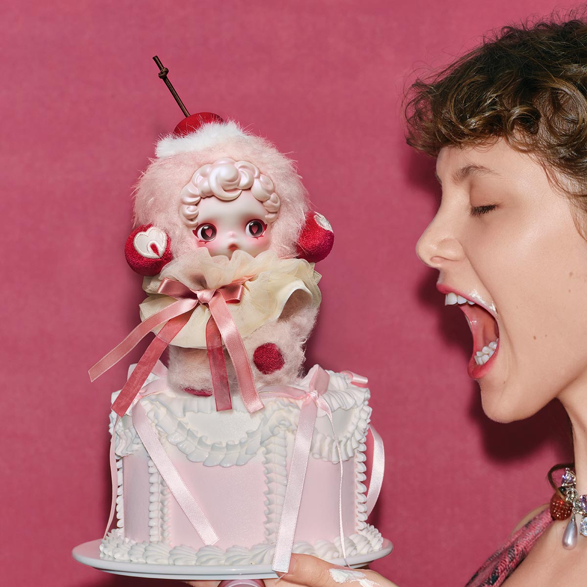 POP MART - Skullpanda You Found Me Doll - KICKOMI