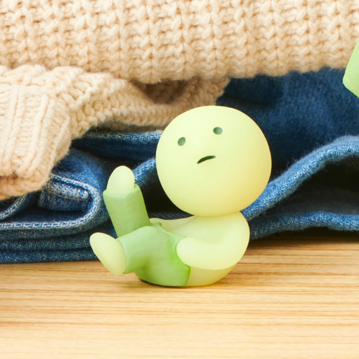 SMISKI Dressing – Putting On Socks