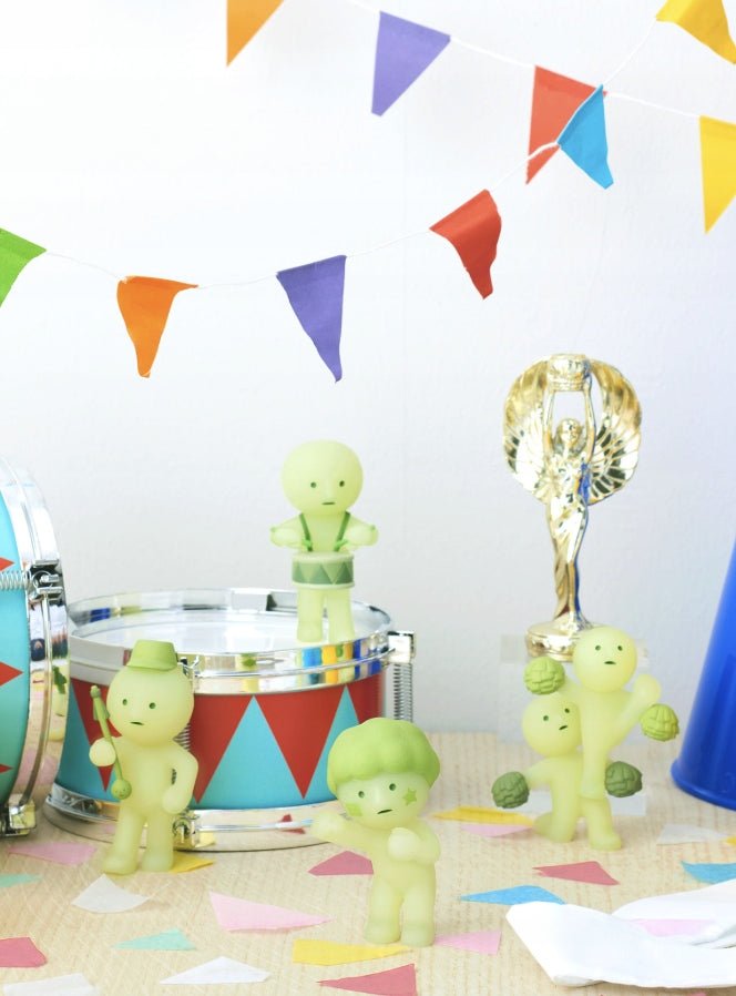 Smiski - SMISKI Cheer Series Glow in the dark | Blind Box Figurka Kolekcjonerka - KICKOMI