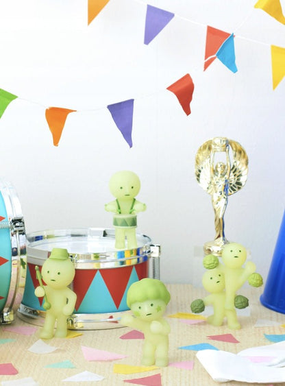Smiski - SMISKI Cheer Series Glow in the dark | Blind Box Figurka Kolekcjonerka - KICKOMI