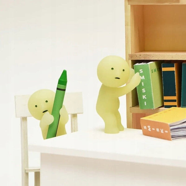 Smiski - SMISKI Living Series Glow in the dark | Blind Box Figurka Kolekcjonerka - KICKOMI