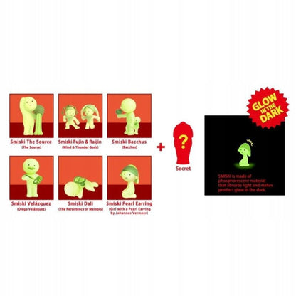 Smiski - Smiski Mini laleczka świecąca w ciemności - Museum | Blind Box Figurka Kolekcjonerska - KICKOMI