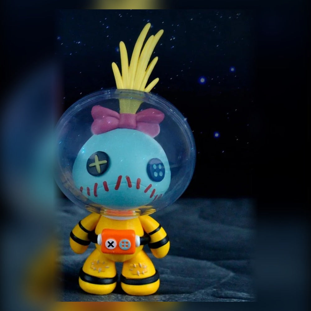 Stitch & Scrump Worlds Beyond Series 2 – Scrump w żółtym skafandrze