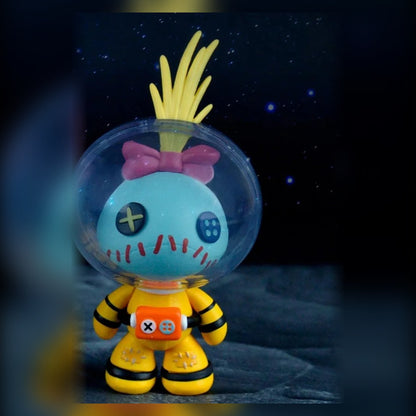 Stitch & Scrump Worlds Beyond Series 2 – Scrump w żółtym skafandrze